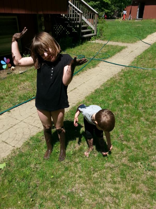 kids in mud nissa_0