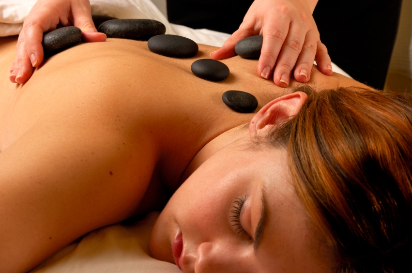 spa_woman_hot stone massage