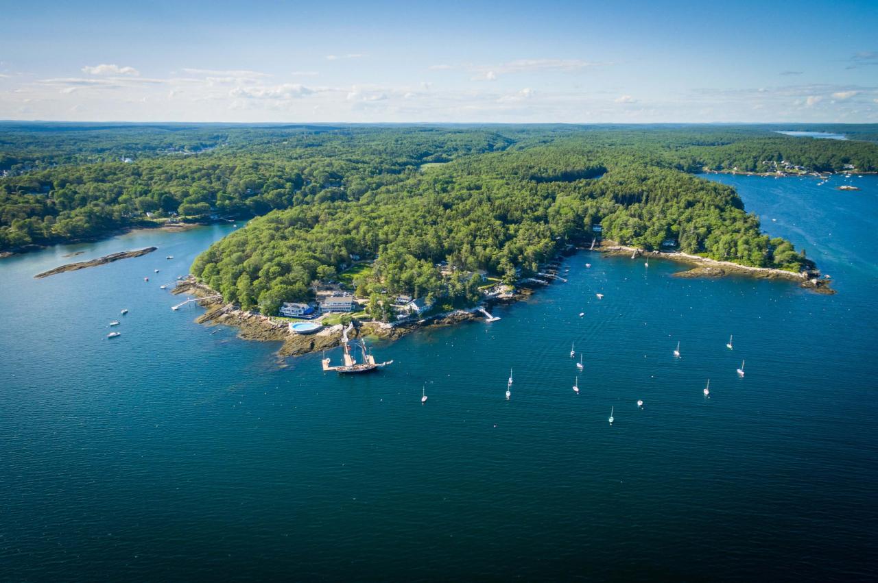 Boothbay Harbor Oceanfront Lodging for Maine Getaways + Vacations