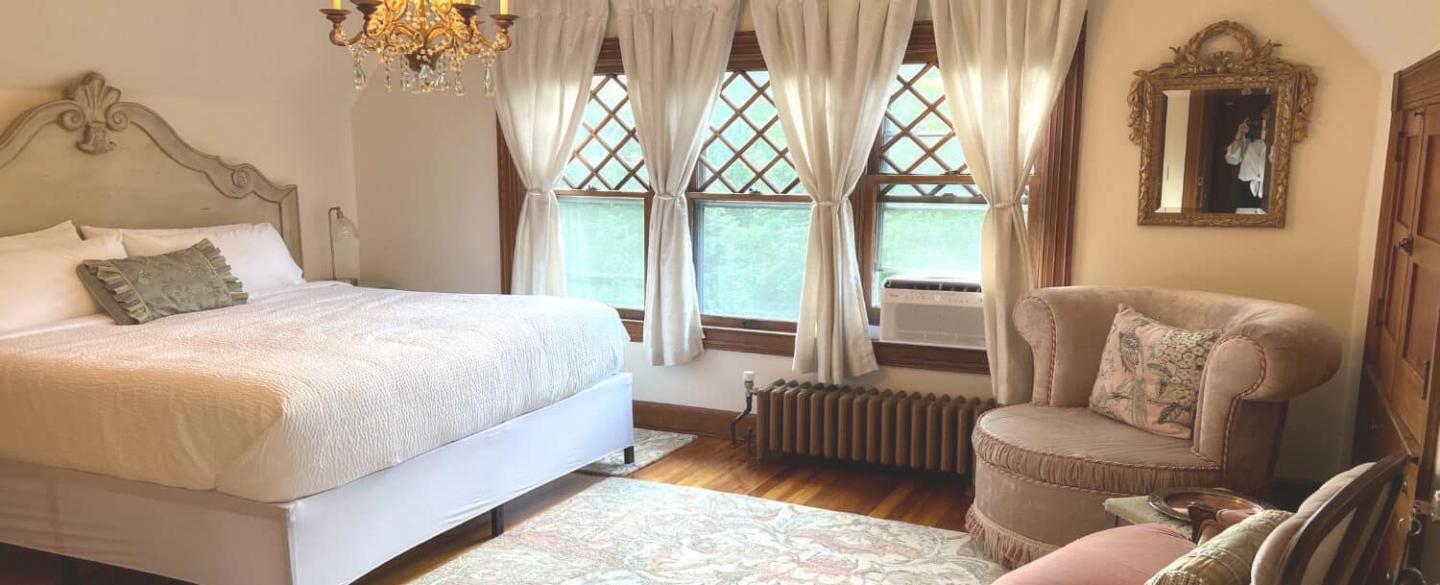 Country French Room, Manor House Inn