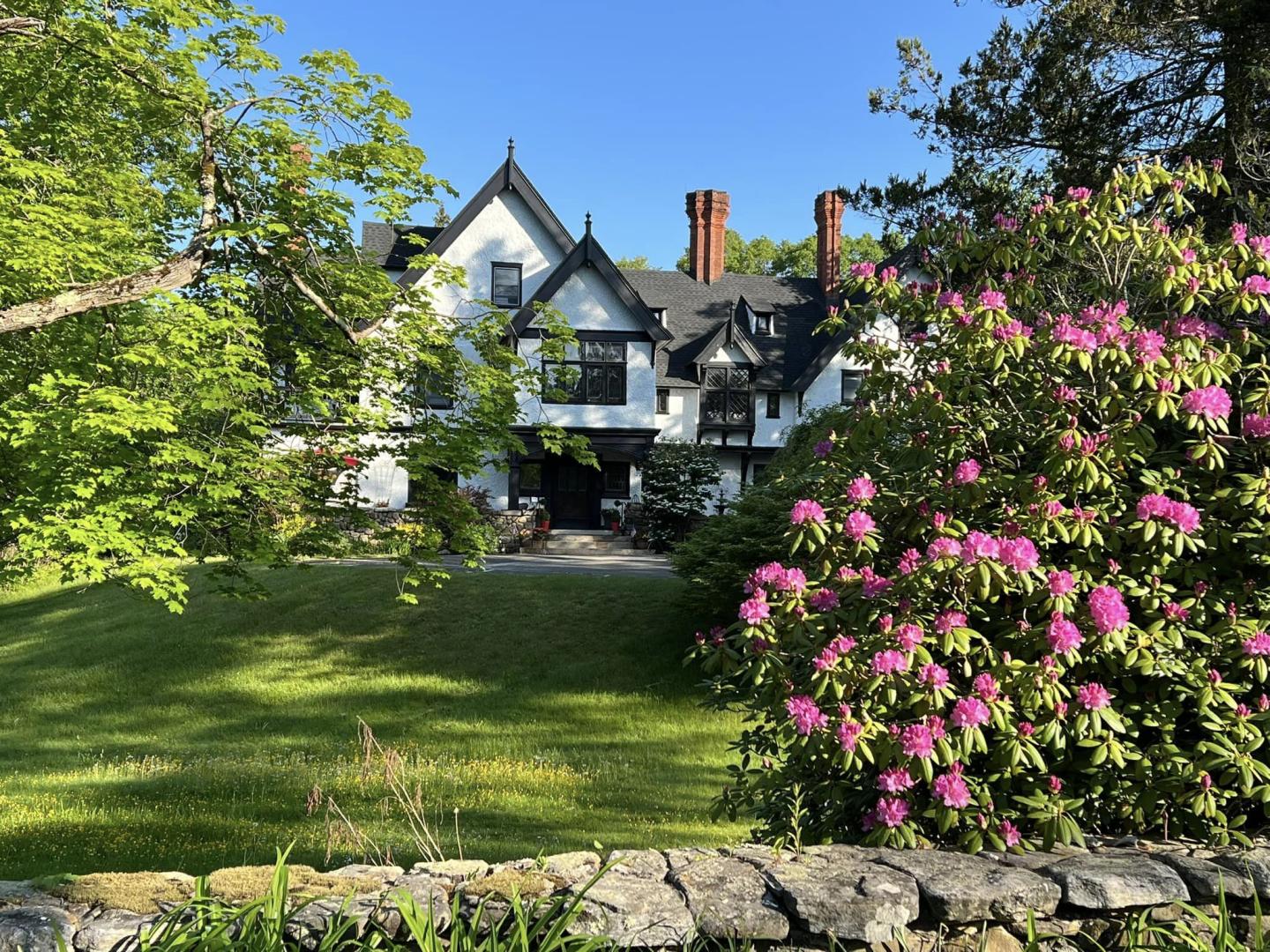 Springtime, Manor House Inn