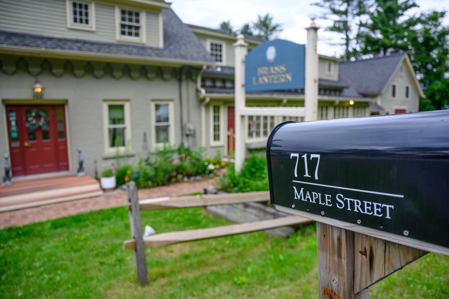 front of inn with mailbox