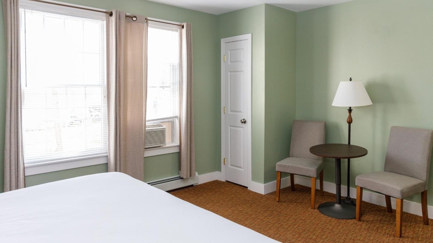 Room with King Bed in White Rose Building