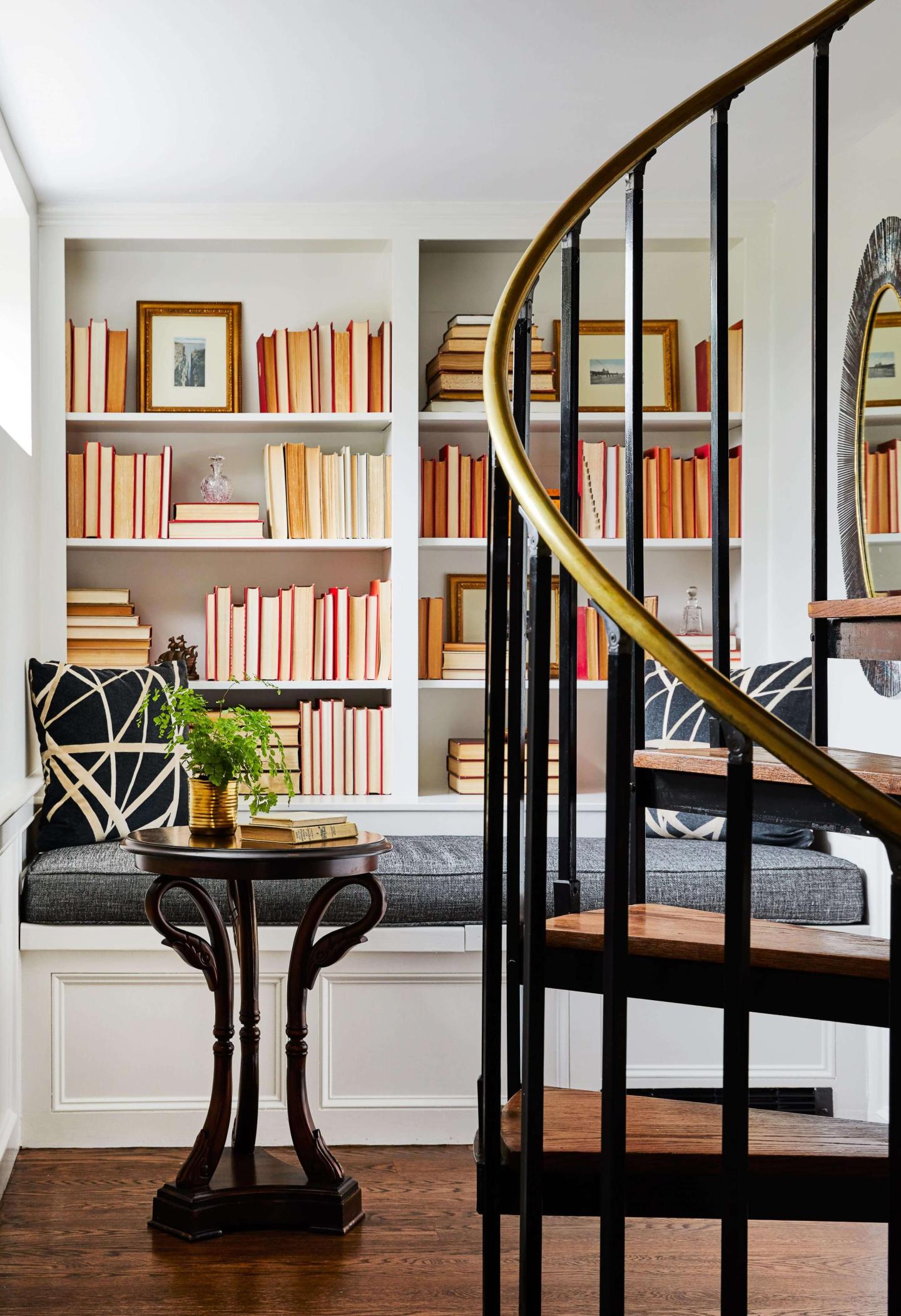 The Cliffside Inn - Spiral Staircase