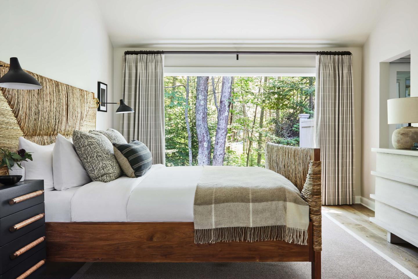 2021_WBI_Accomodations_Garden-Deluxe_Bedroom_2020_004 (1) (2)_0.jpg (