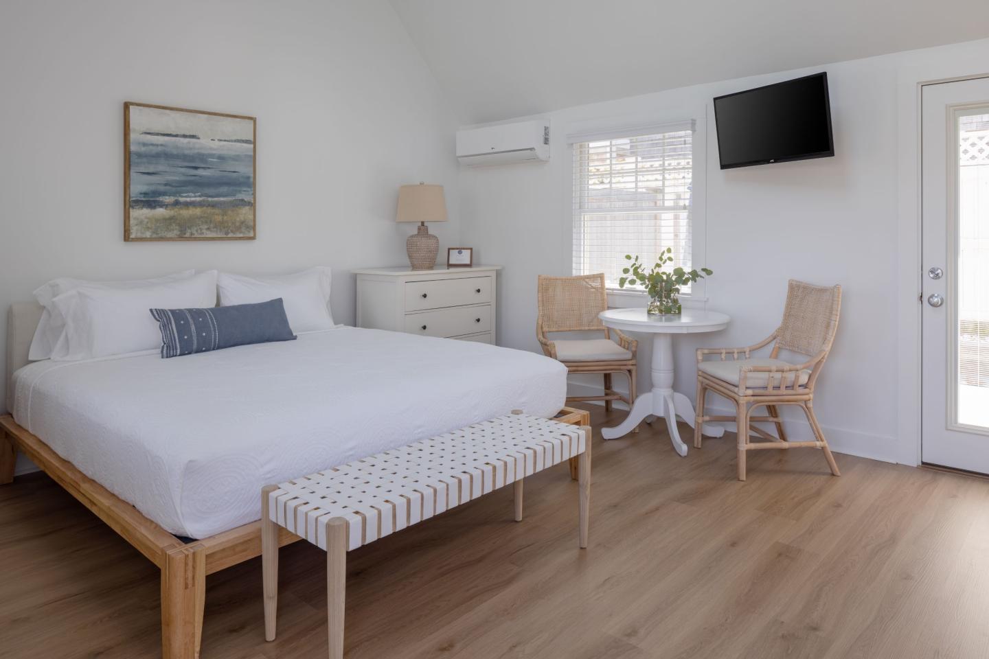 King Room with Cathedral Ceiling and Ceiling Fan