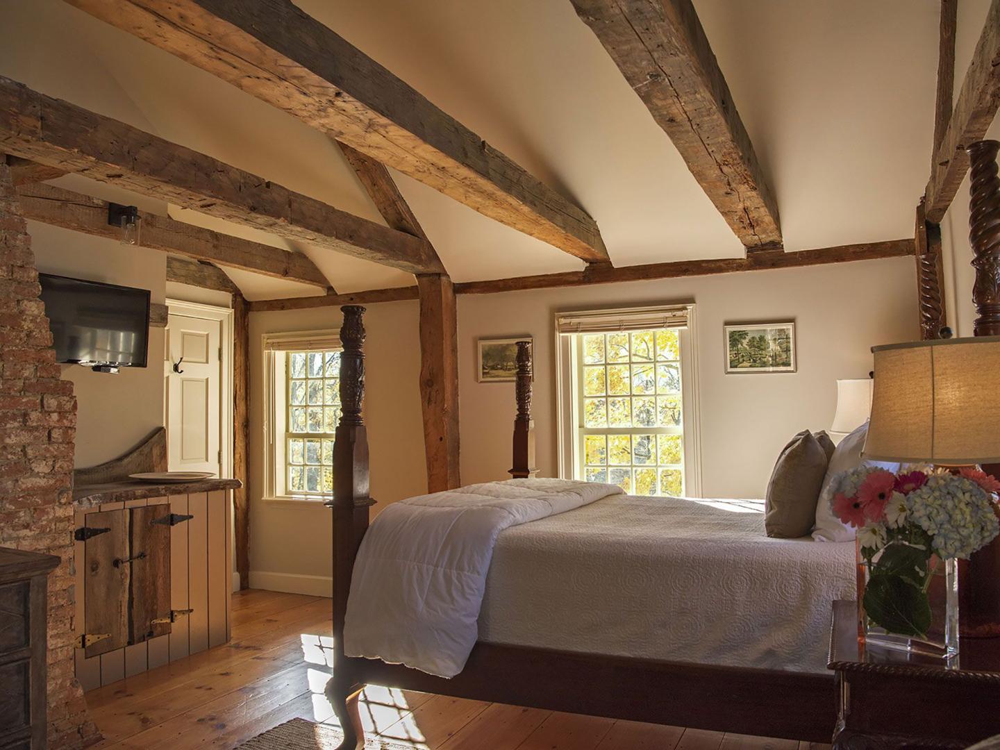 Three Chimneys Inn ~ ffrost Sawyer Tavern