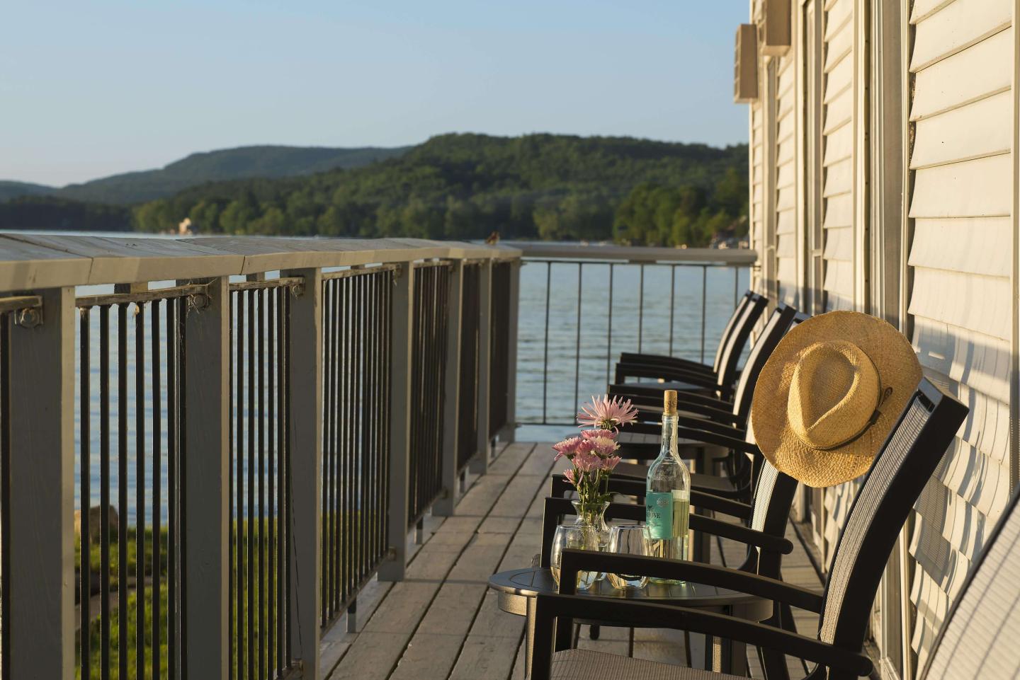 Lake Bomoseen Lodge & Taproom - Balcony