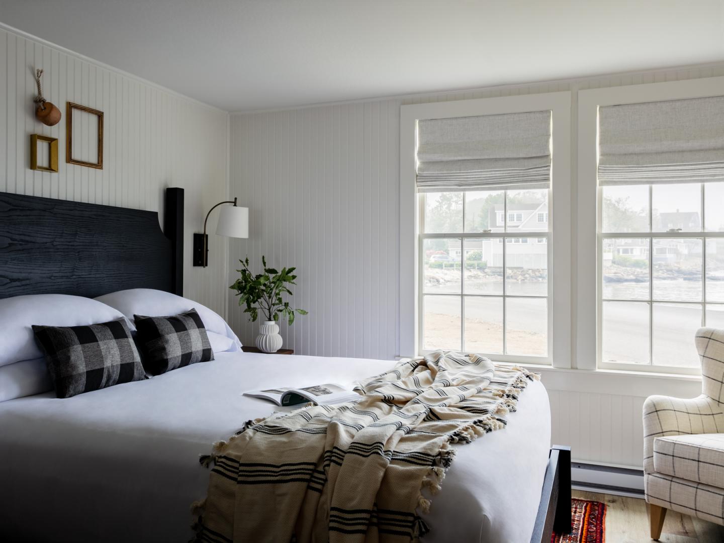 Guest room at Bluebird Ocean Point Inn