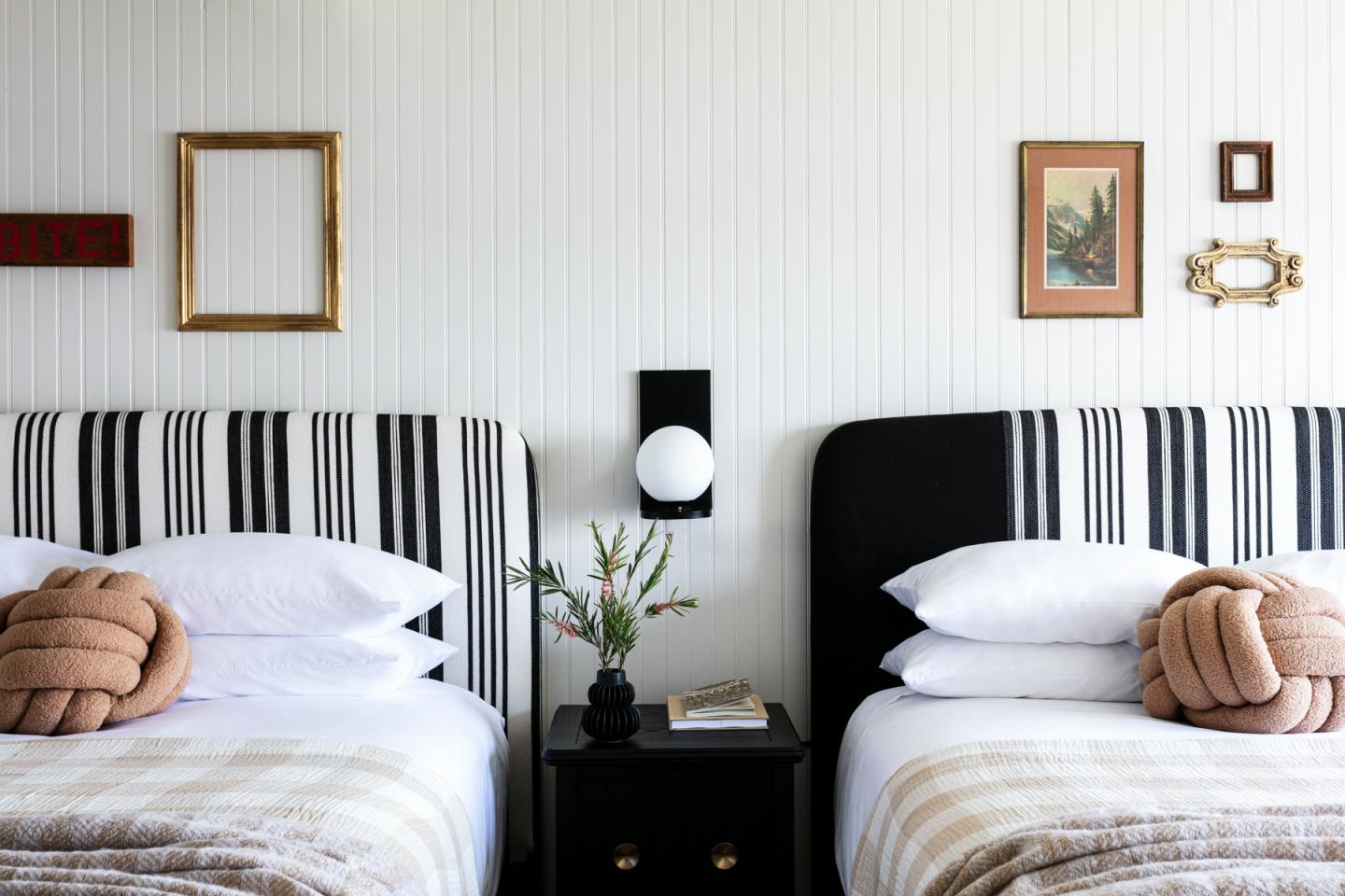 Guest room at Bluebird Ocean Point Inn