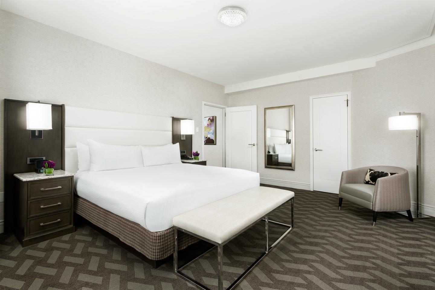 Bedroom in the single bed suite