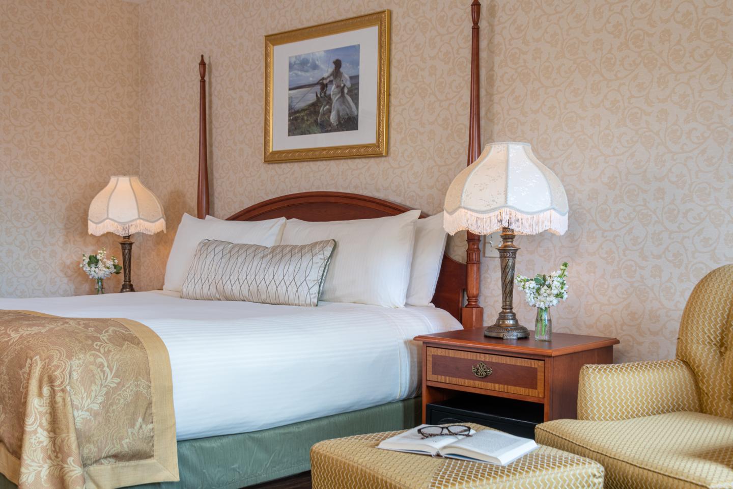 Our King Rooms offer fine details and thoughtful decor including sitting area that nod back to a bygone era. 