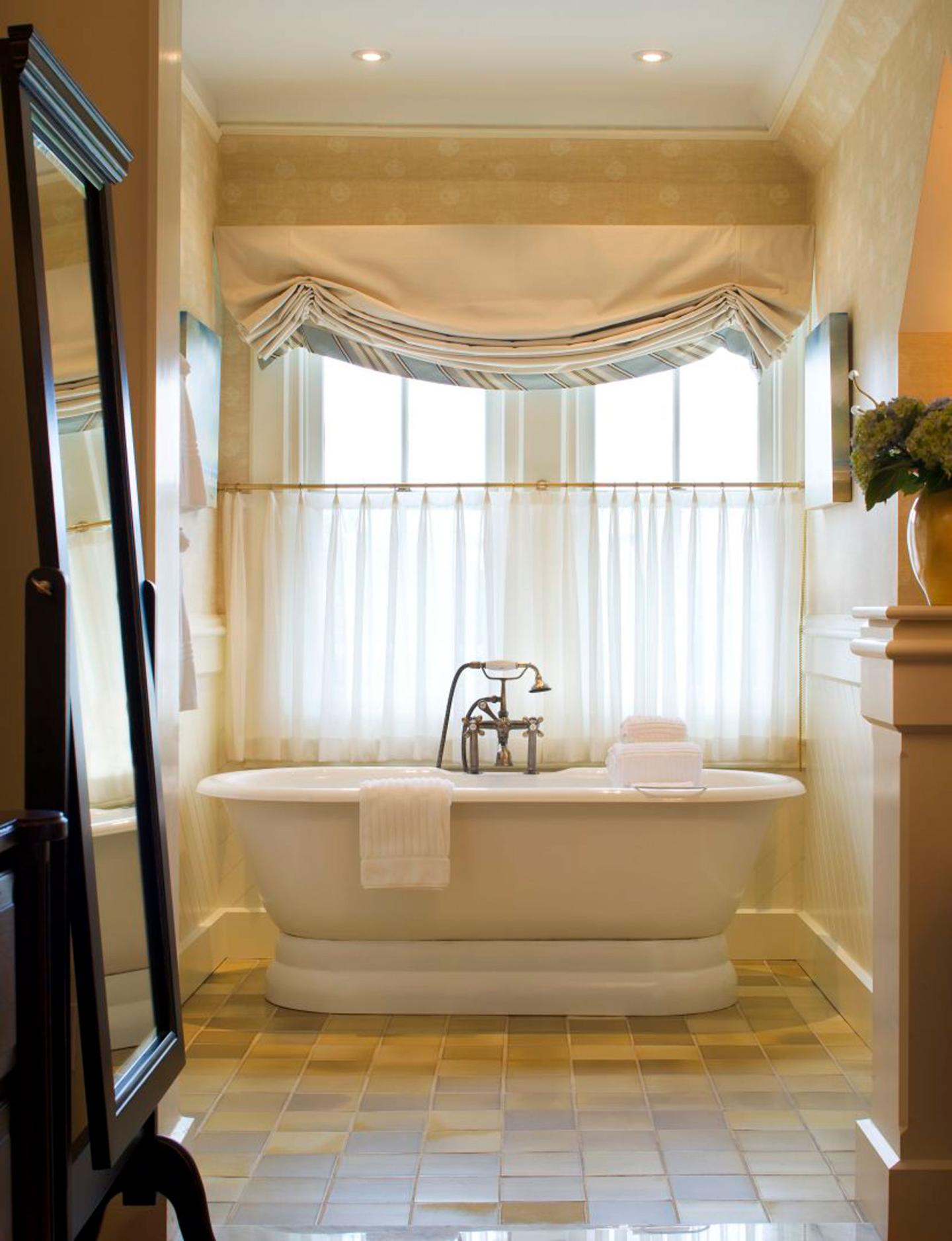Castle Hill Inn - Guest Room Bath