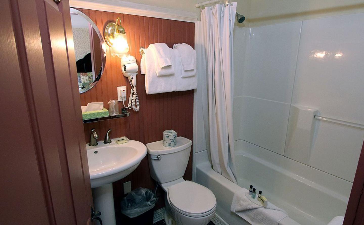 Publick House Historic Inn - Guest Room Bath