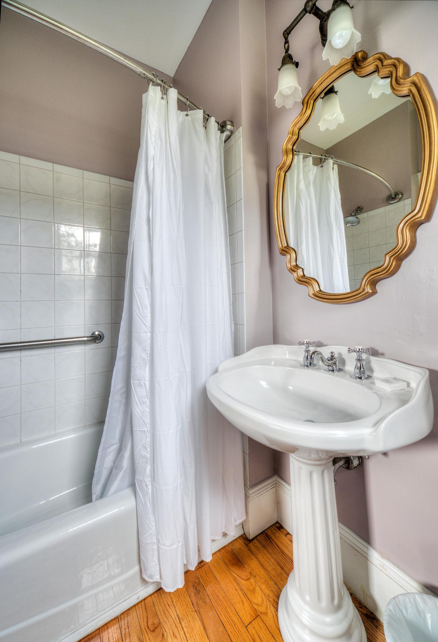 Water Street Inn - Guest Room Bath