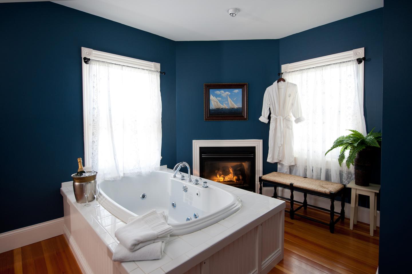 York Harbor Inn- A Maine Inn on the Ocean - Guest Room Bath