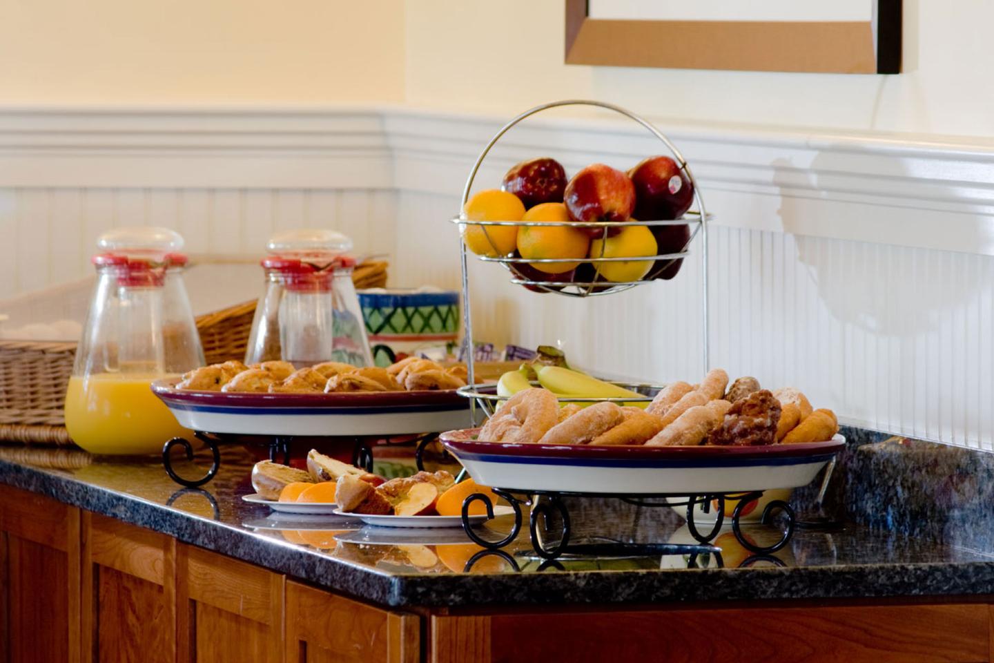 Juniper Hill Inn - Breakfast