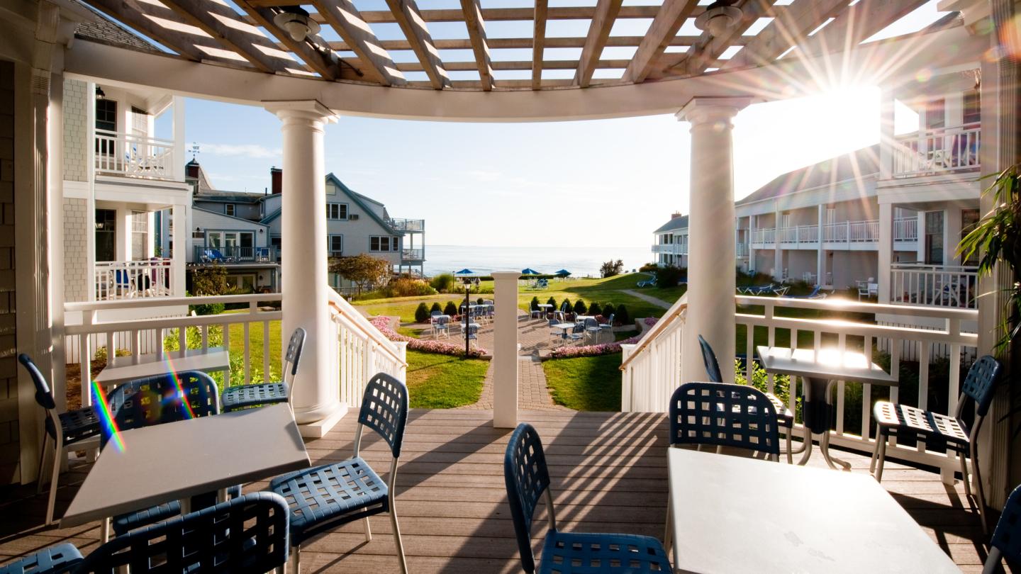 Beachmere Inn - Bistro Deck