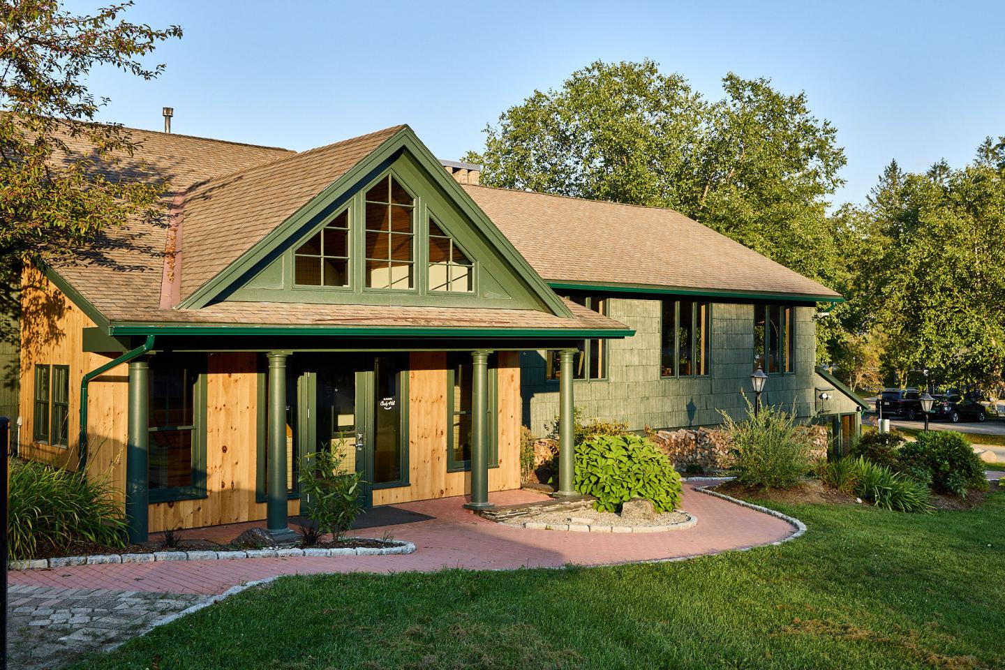 Exterior of Bluebird Cady Hill Lodge