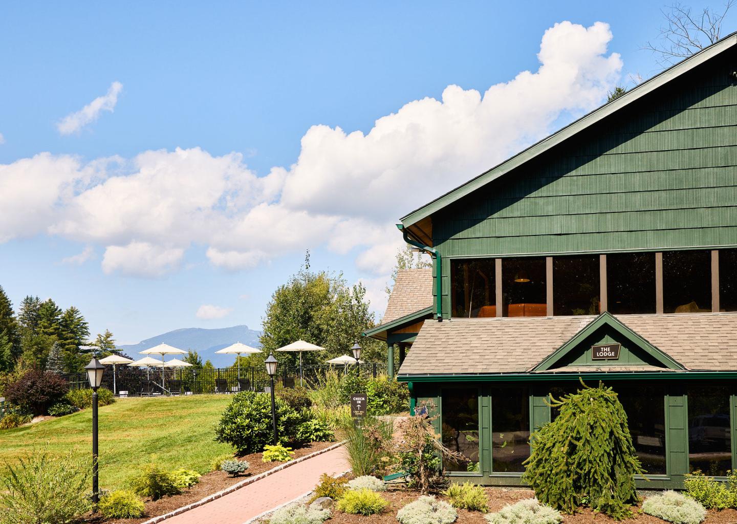 Exterior of Bluebird Cady Hill Lodge