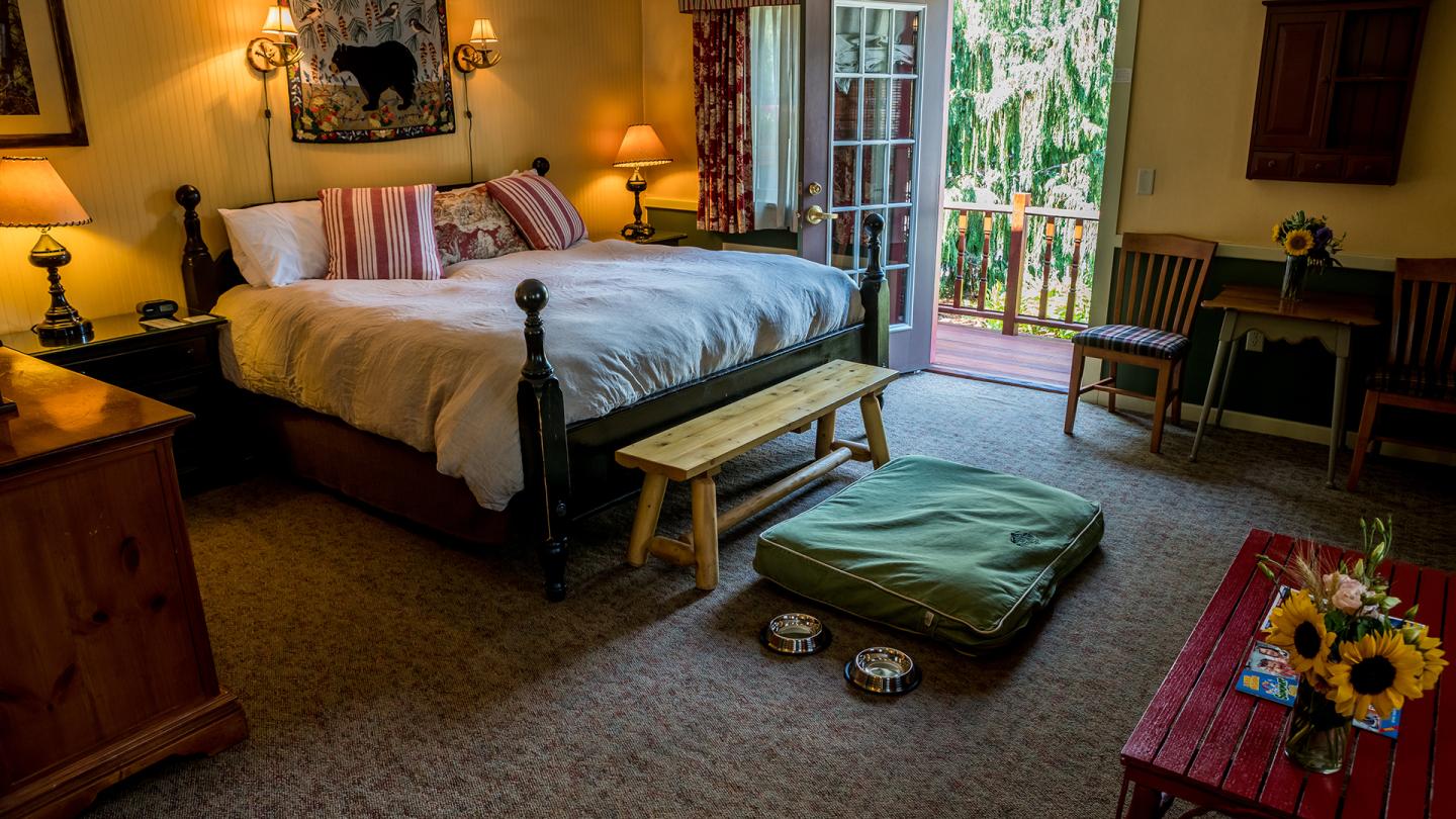 The Common Man Inn & Spa - Suites/Rooms - Pet Friendly