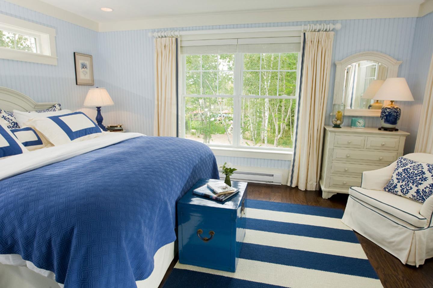 Hidden Pond - Cottage Bedroom