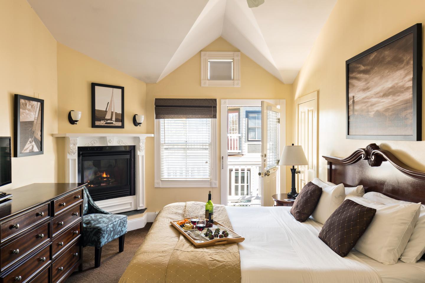 Crowne Point Inn