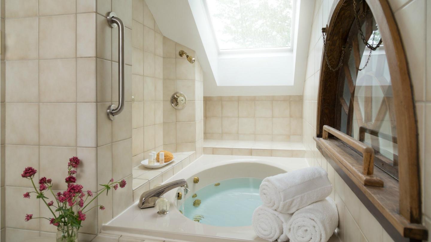 Devonfield Penthouse Bath