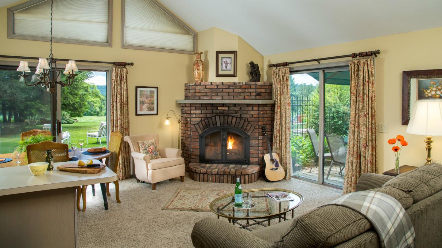 Devonfield Queen's Cottage