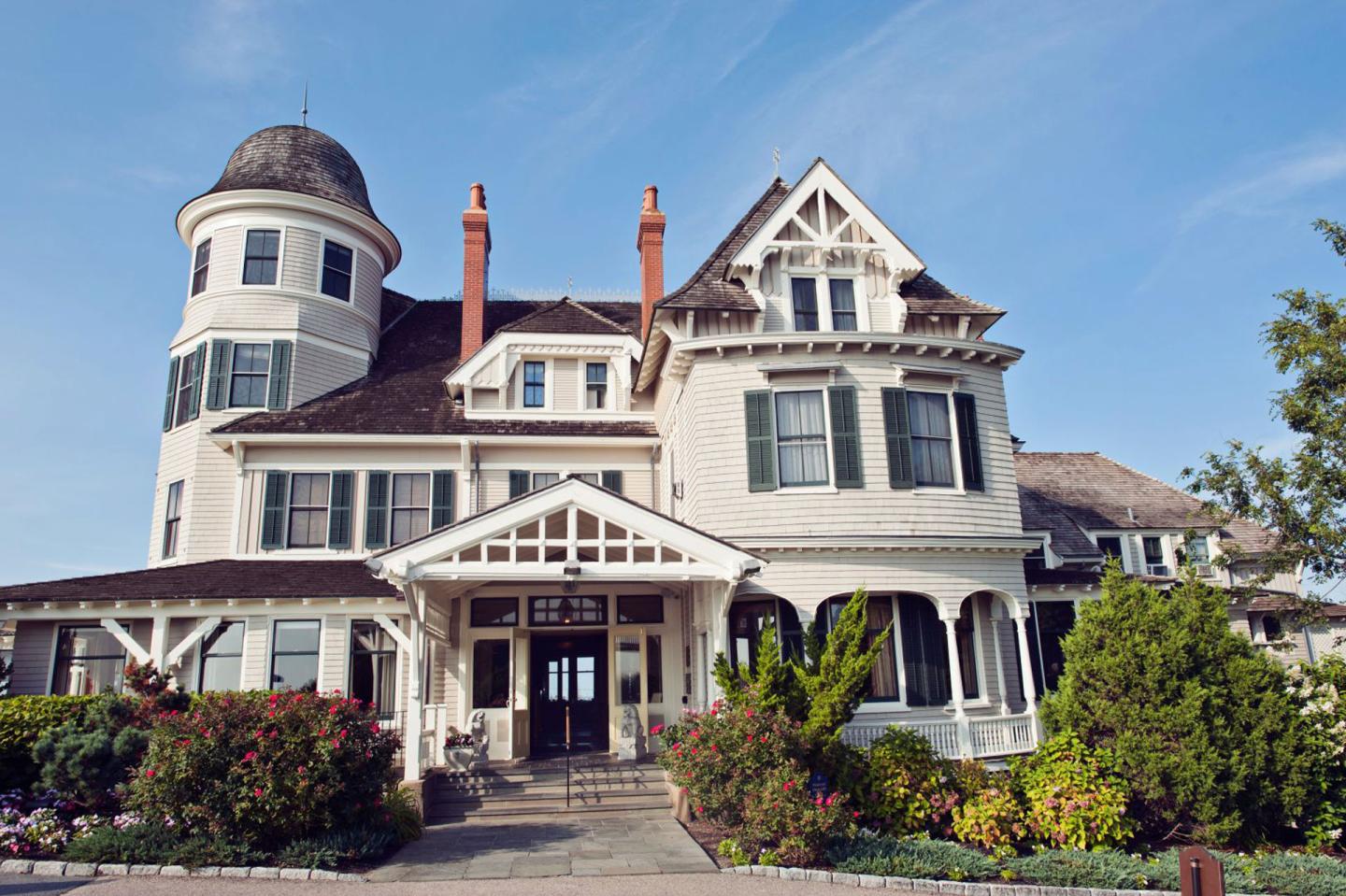 Castle Hill Inn - Front
