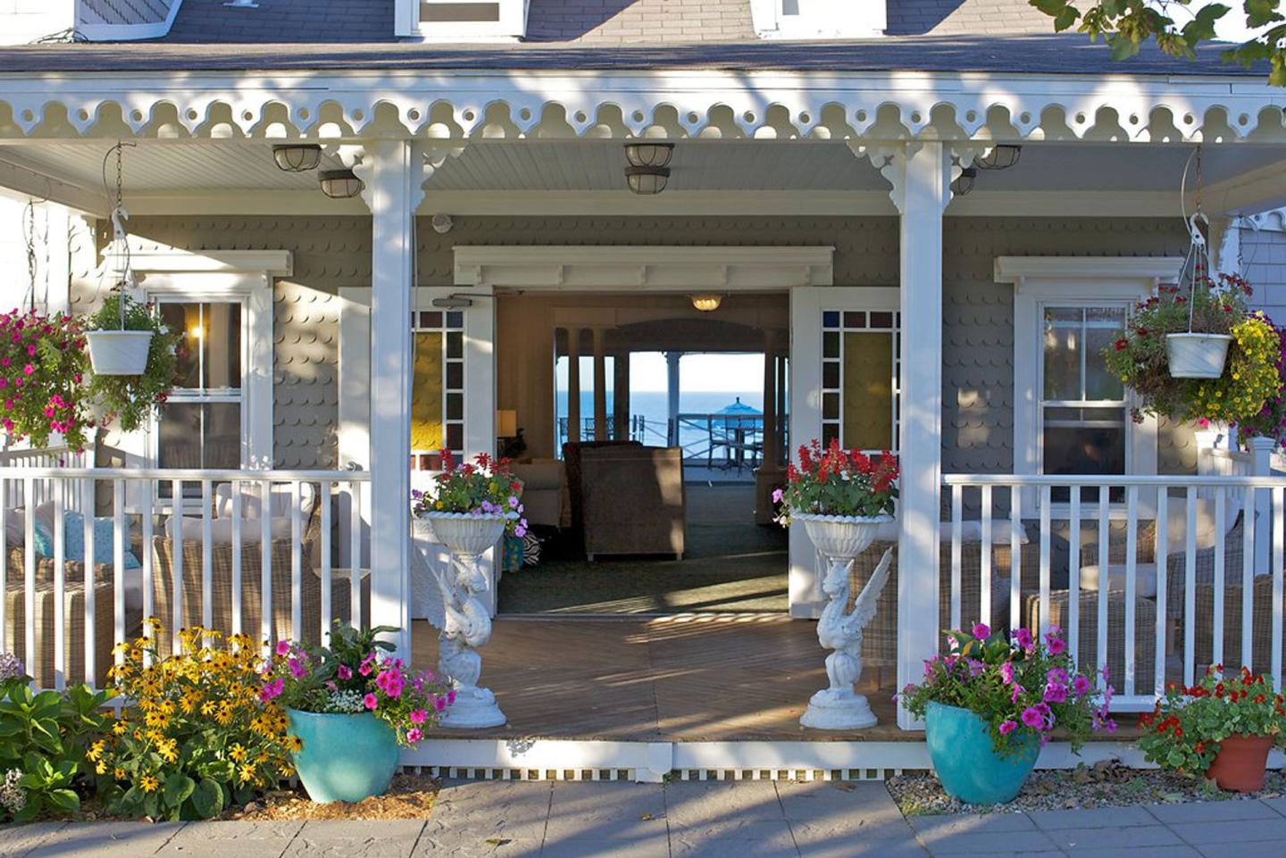 The 1661 Inn - Front Porch View