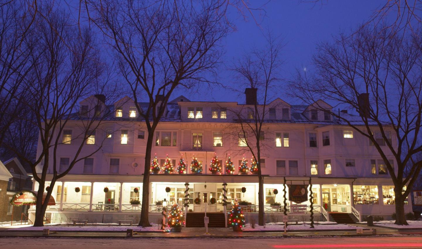 Red Lion Inn Early Christmas Morning