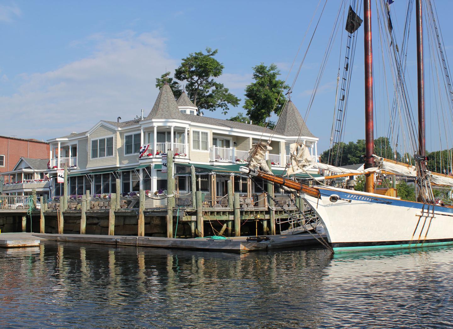 Grand Harbor Inn