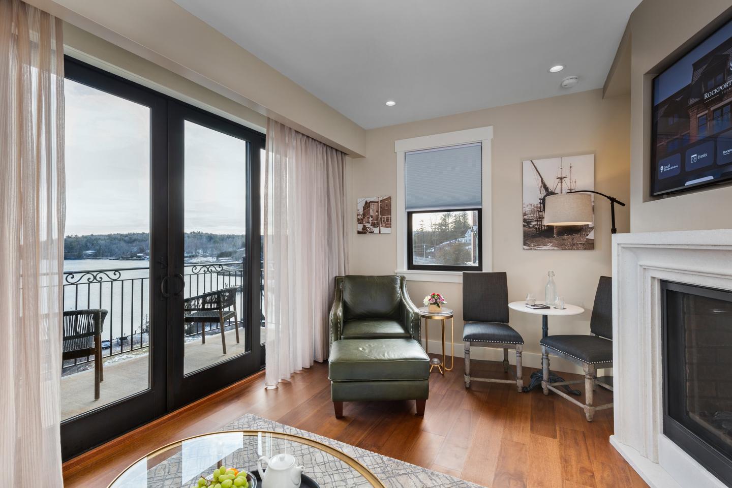 Grand Ocean Suite Livingroom