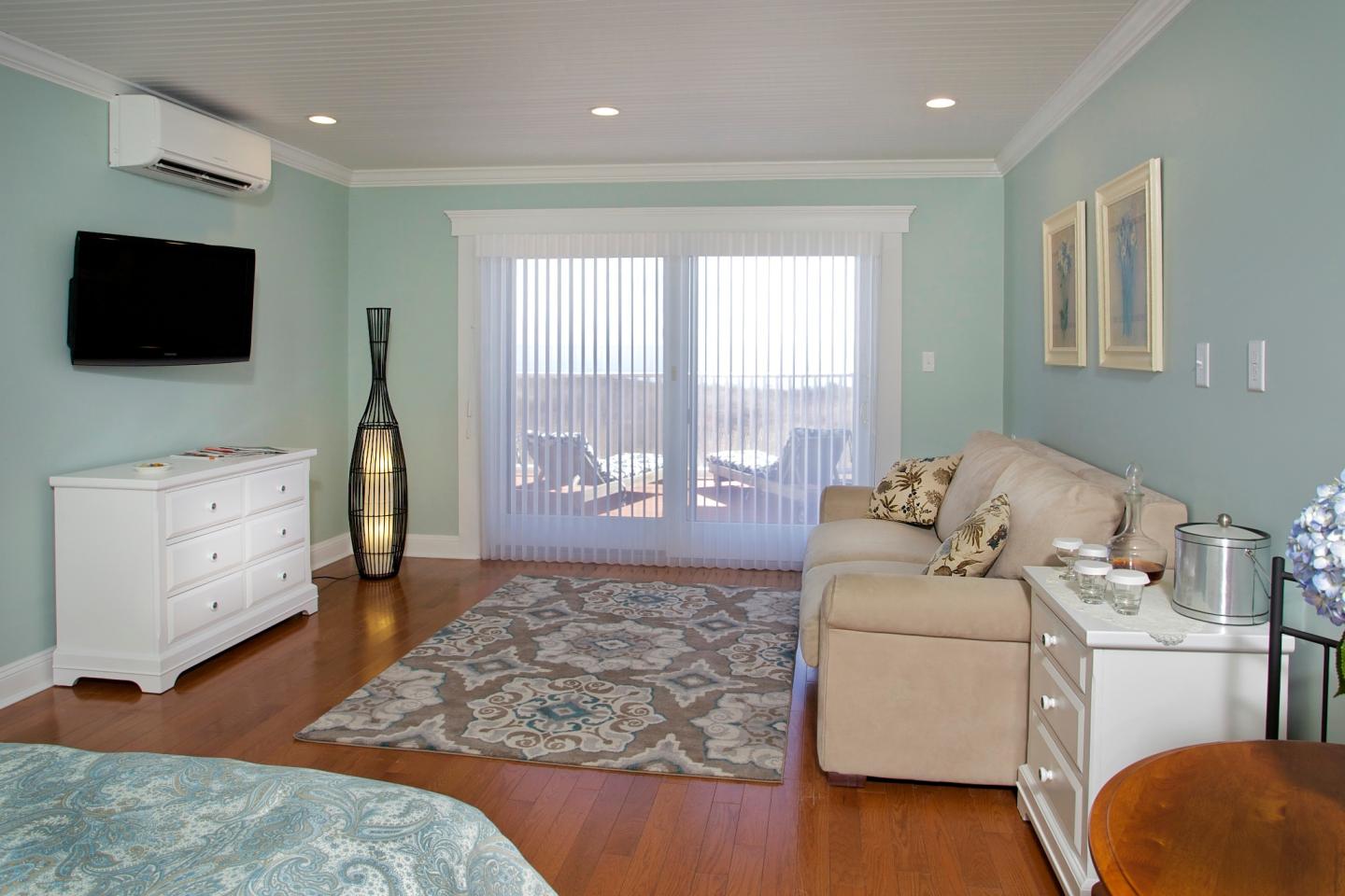 The 1661 Inn - Guest Room