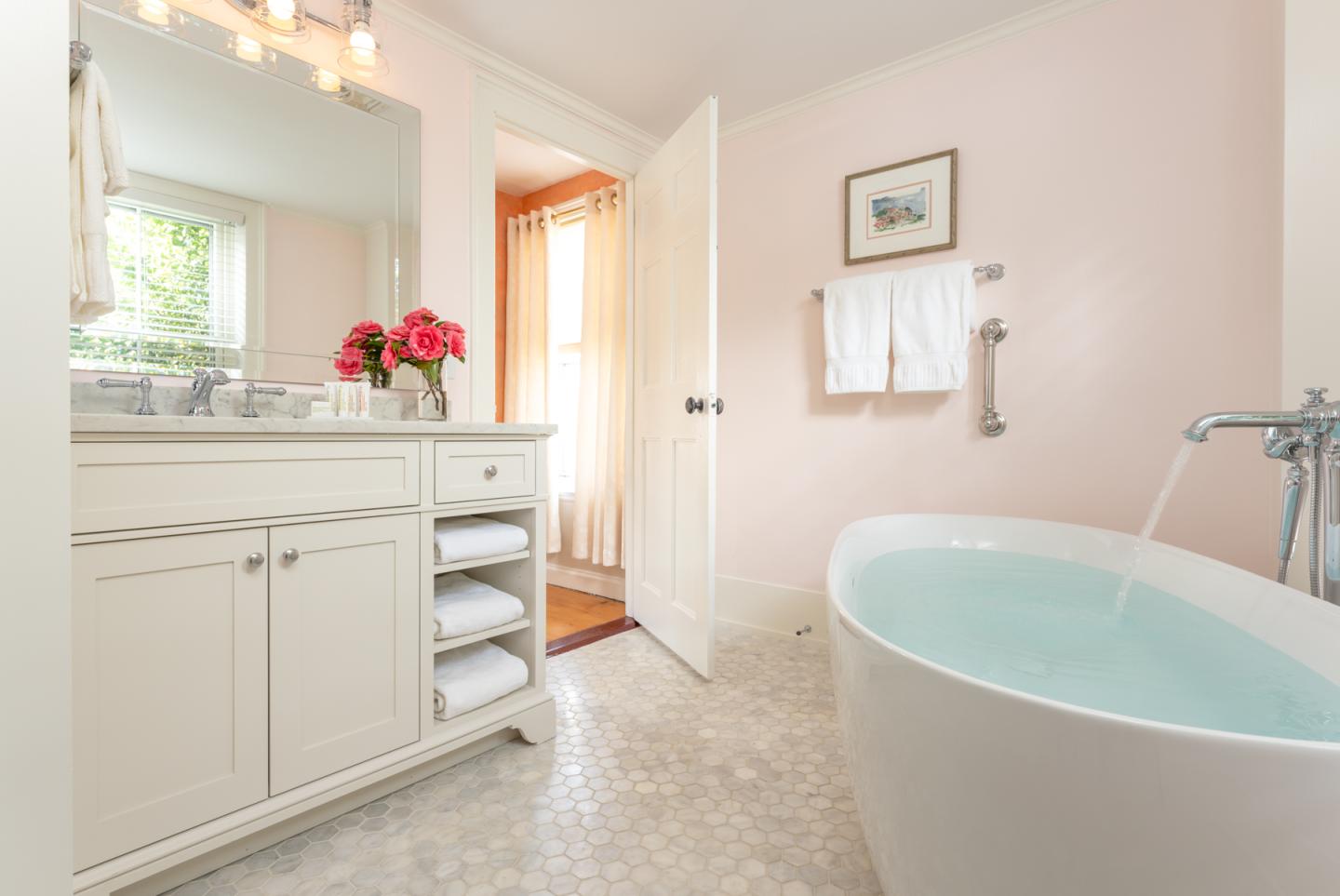bathroom tub and vanity