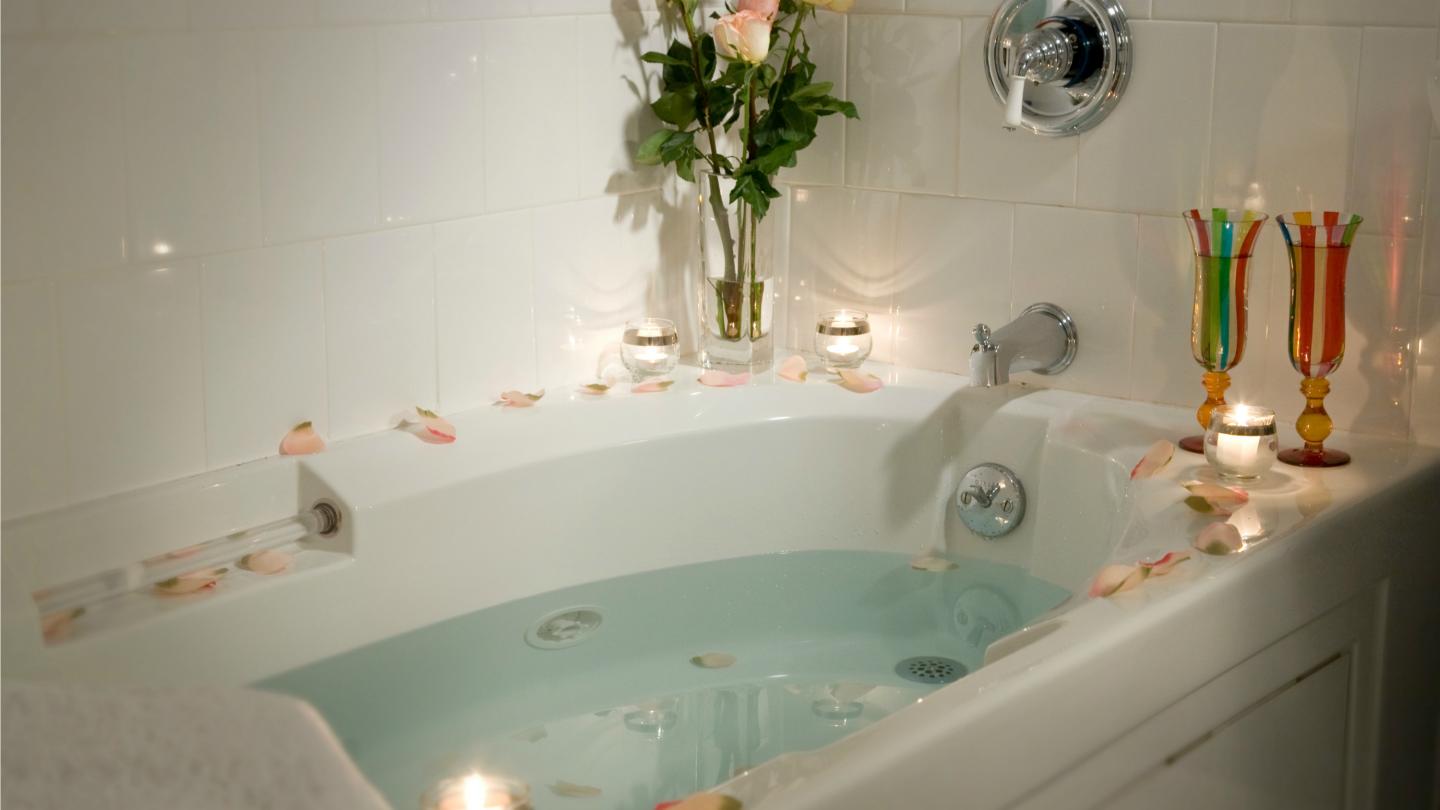 Hampton Terrace Jacuzzi Tub