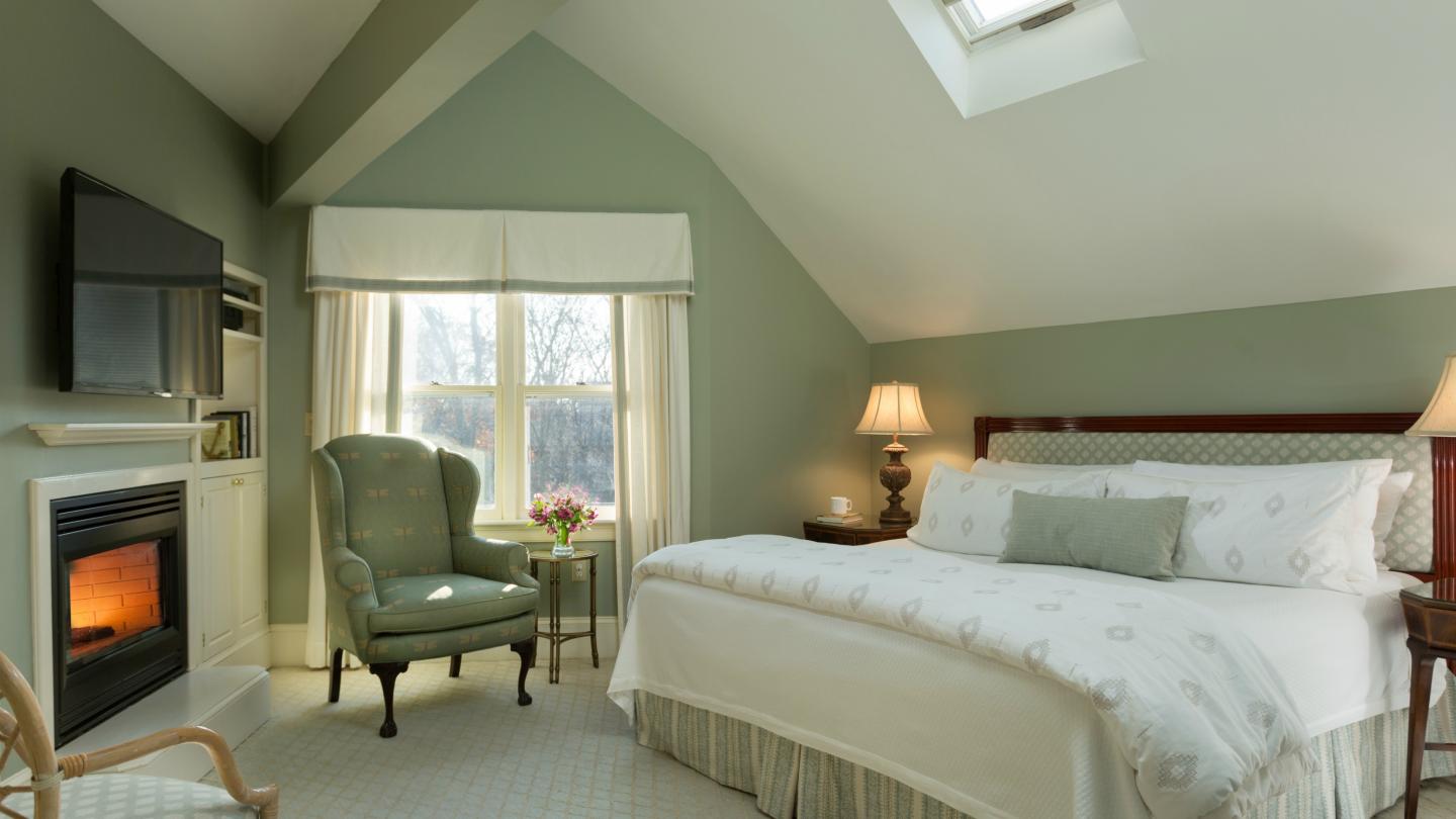 Harbor Light Room 25