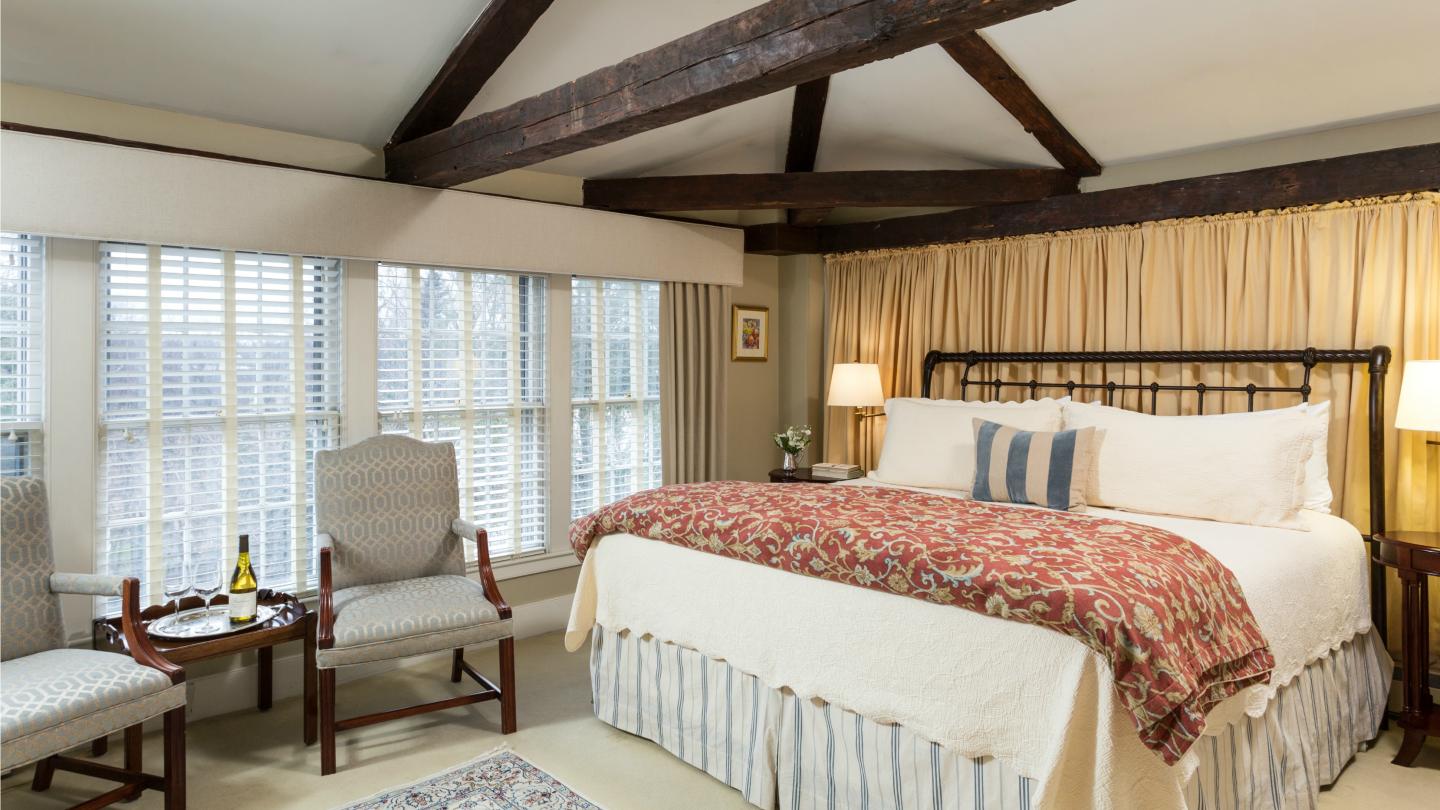 Harbor Light Room 33