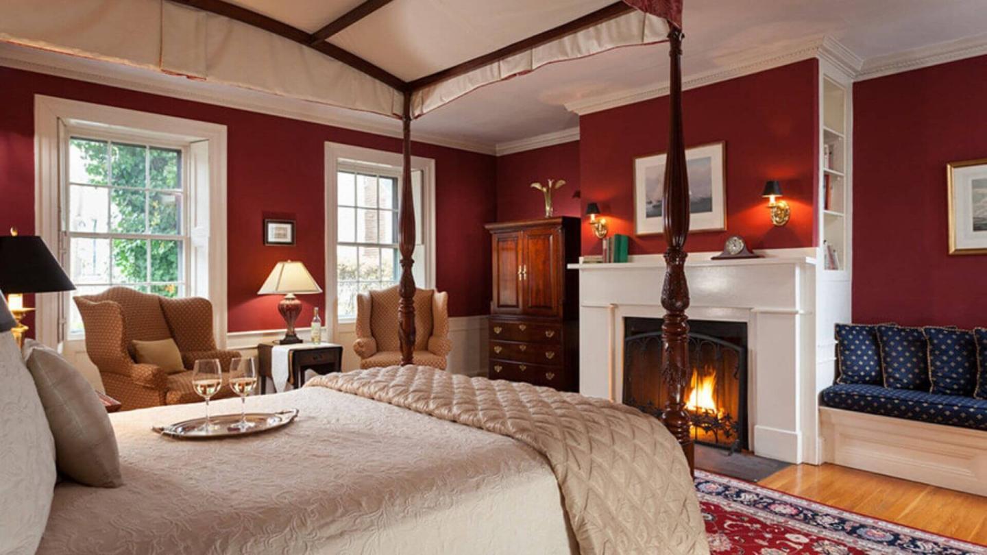 Harbor_Light_Inn_small_wedding_venues_massachusetts