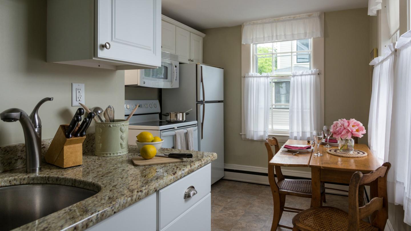 Harbor Light Apartment Kitchen