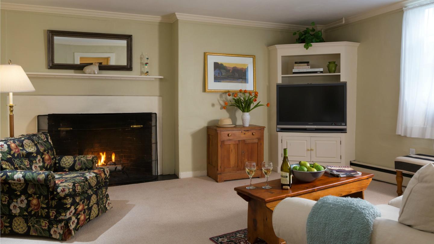 Harbor Light Apartment Living Room