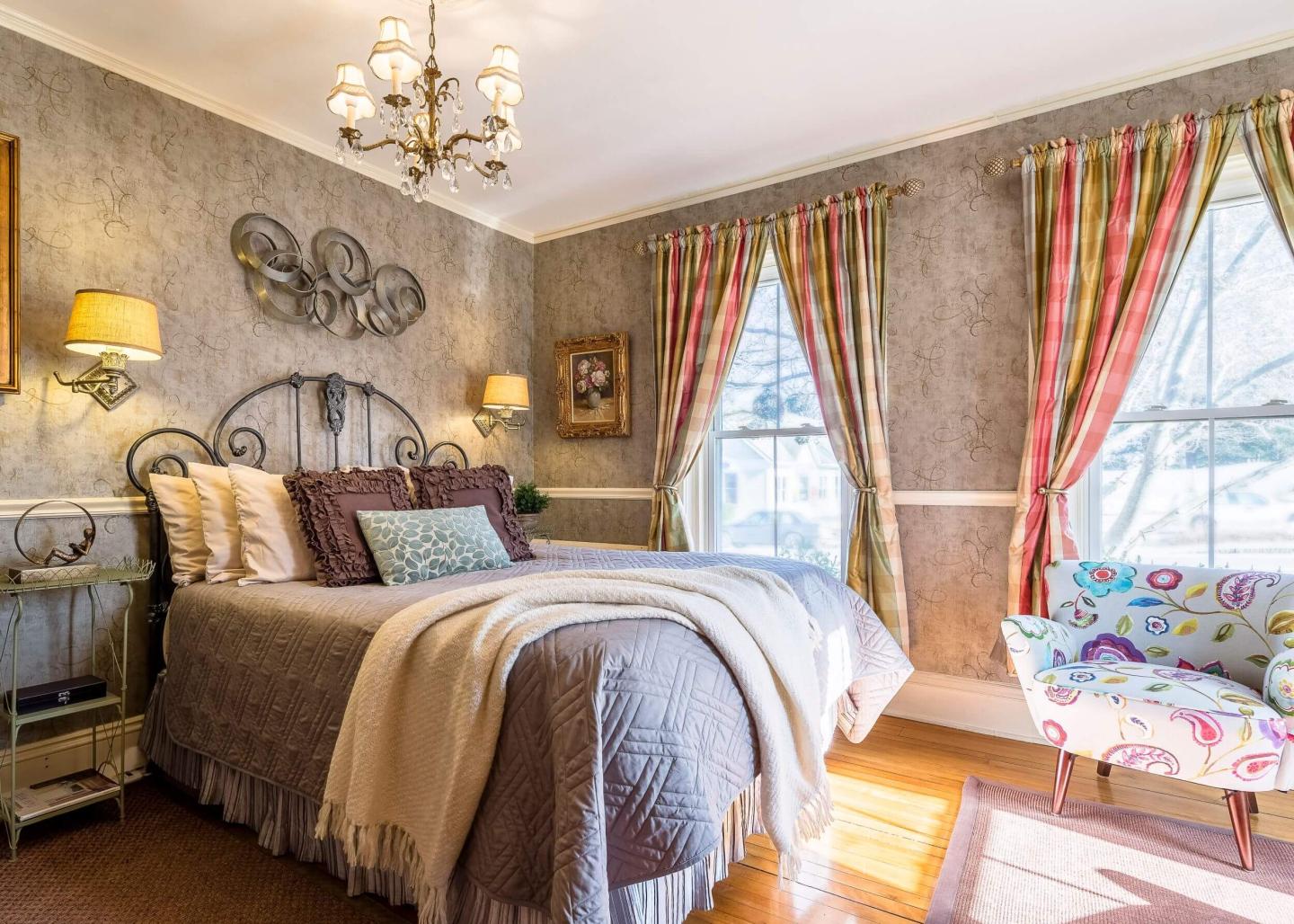 Hartstone Inn & Hideaway Guest Room