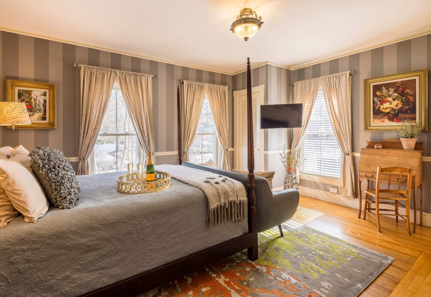Hartstone Inn & Hideaway Guest Room