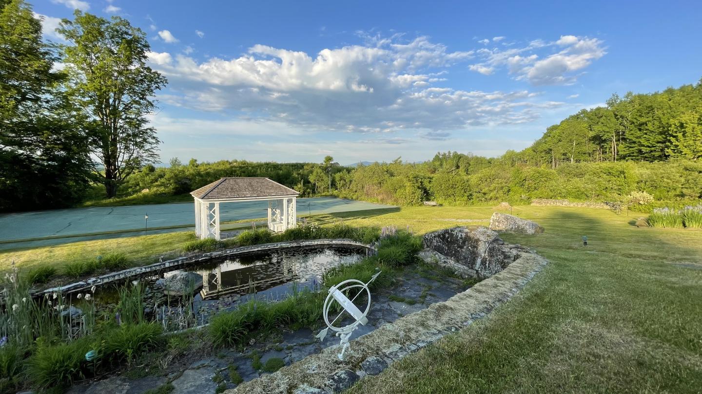 Adair Inn_Summer Pond Image