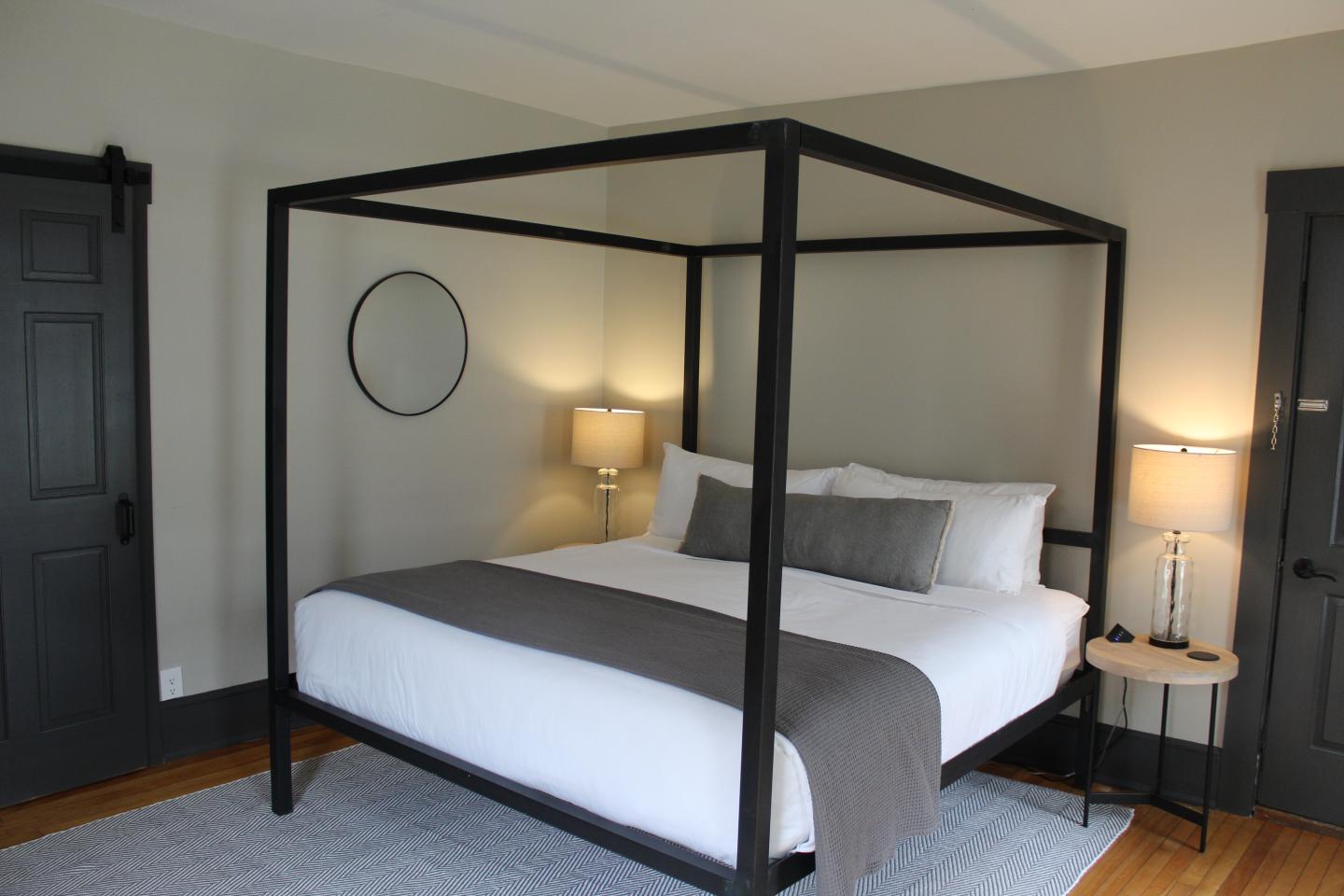 King Guest room with Four Poster Bed