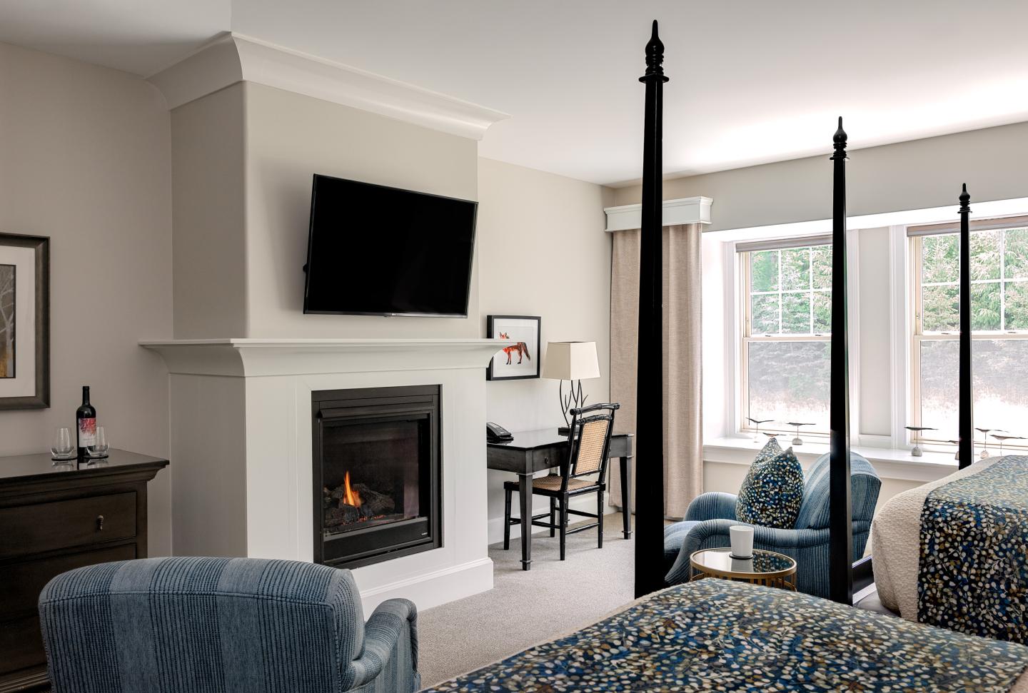 Junior Double Queen with Fireplace at the Grand at the Bedford Village Inn