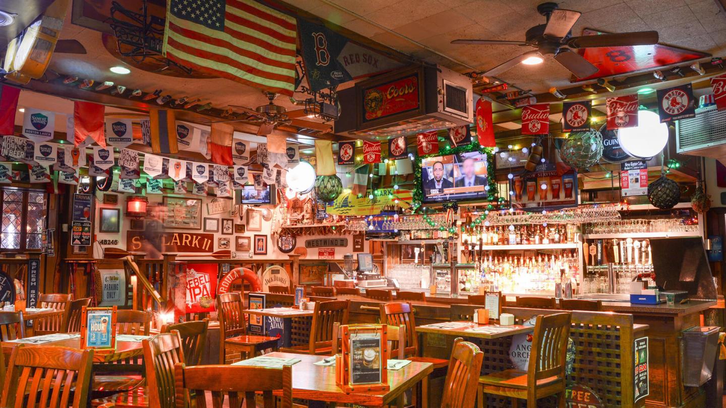 Lamie’s Inn and The Old Salt Restaurant – Hampton, New Hampshire