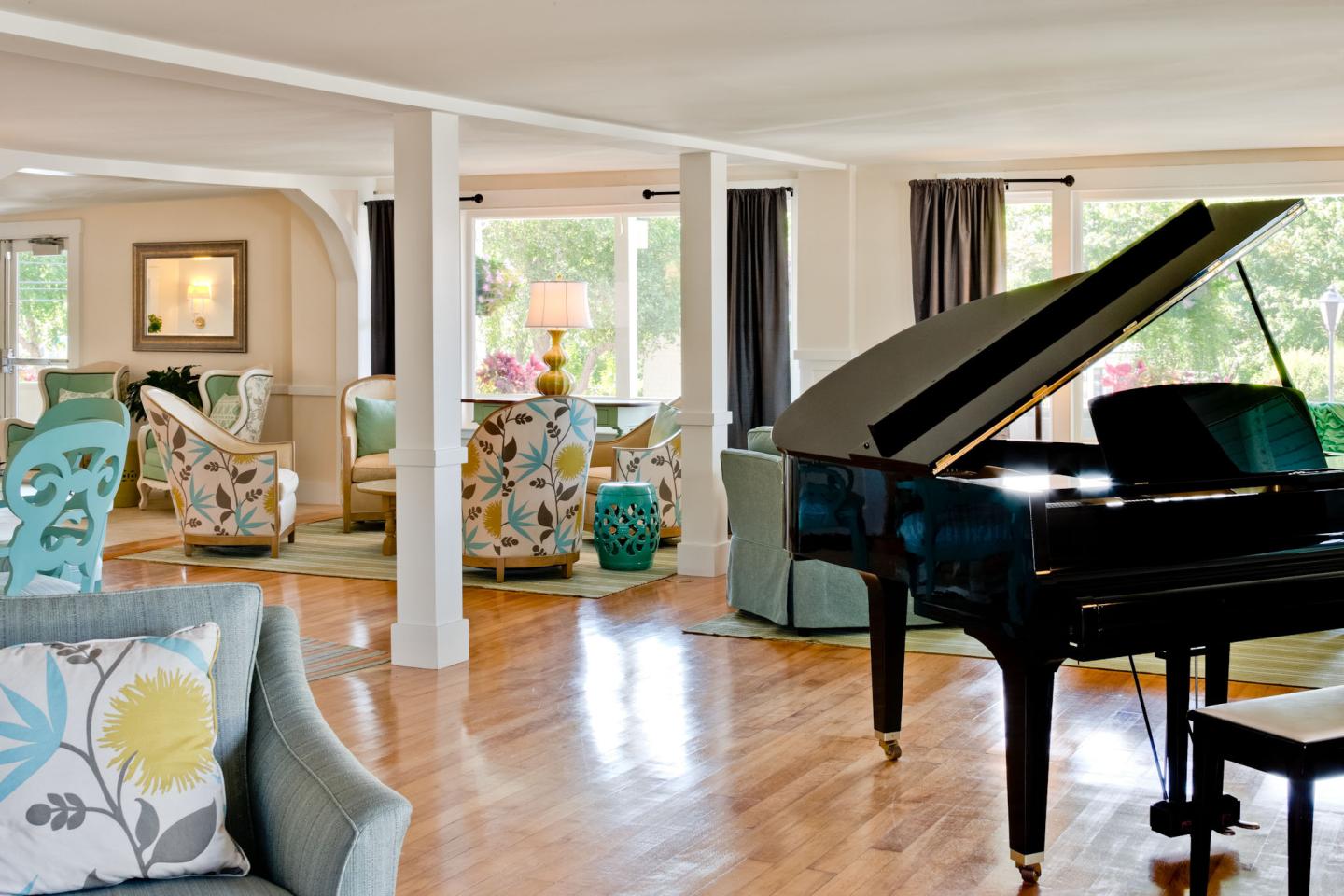 Colonial Inn - Lobby