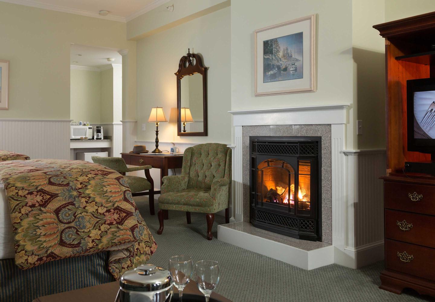 Deluxe Fireplace Room